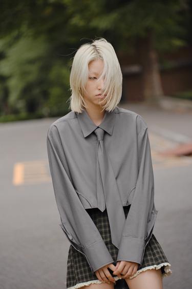 クロップド丈ポプリンシャツ ネクタイディテールグレーZaraのクロップド丈ポプリンシャツ ネクタイディテール - グレー 