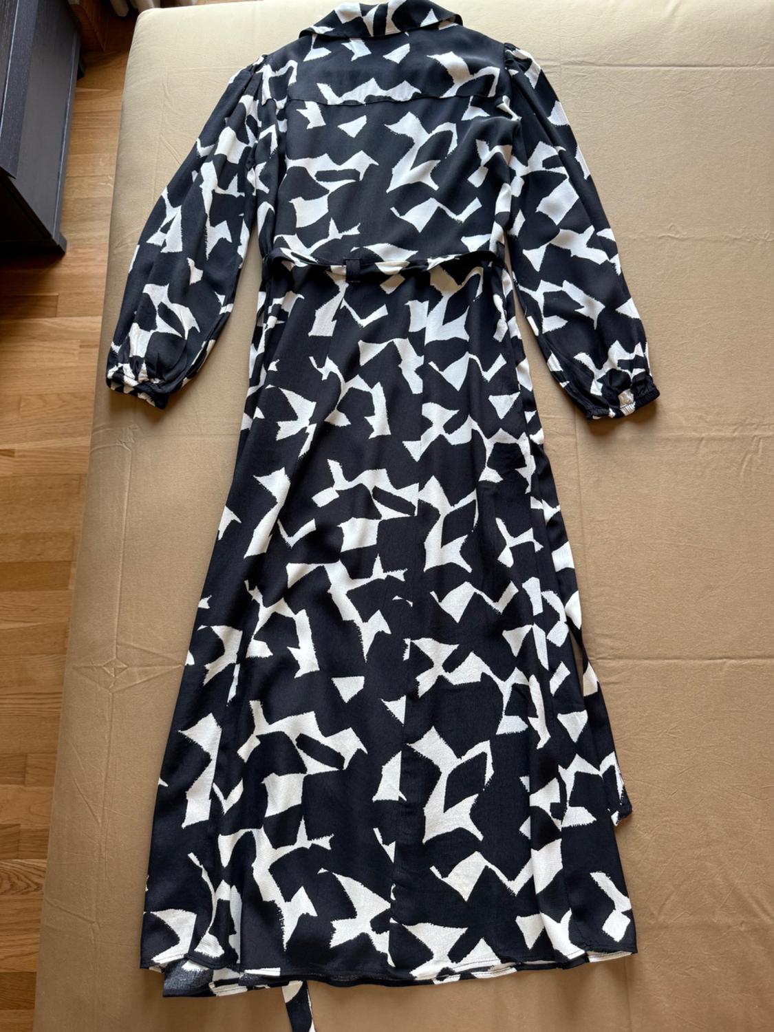 PRINTED DRESS WITH BELT - Image 8