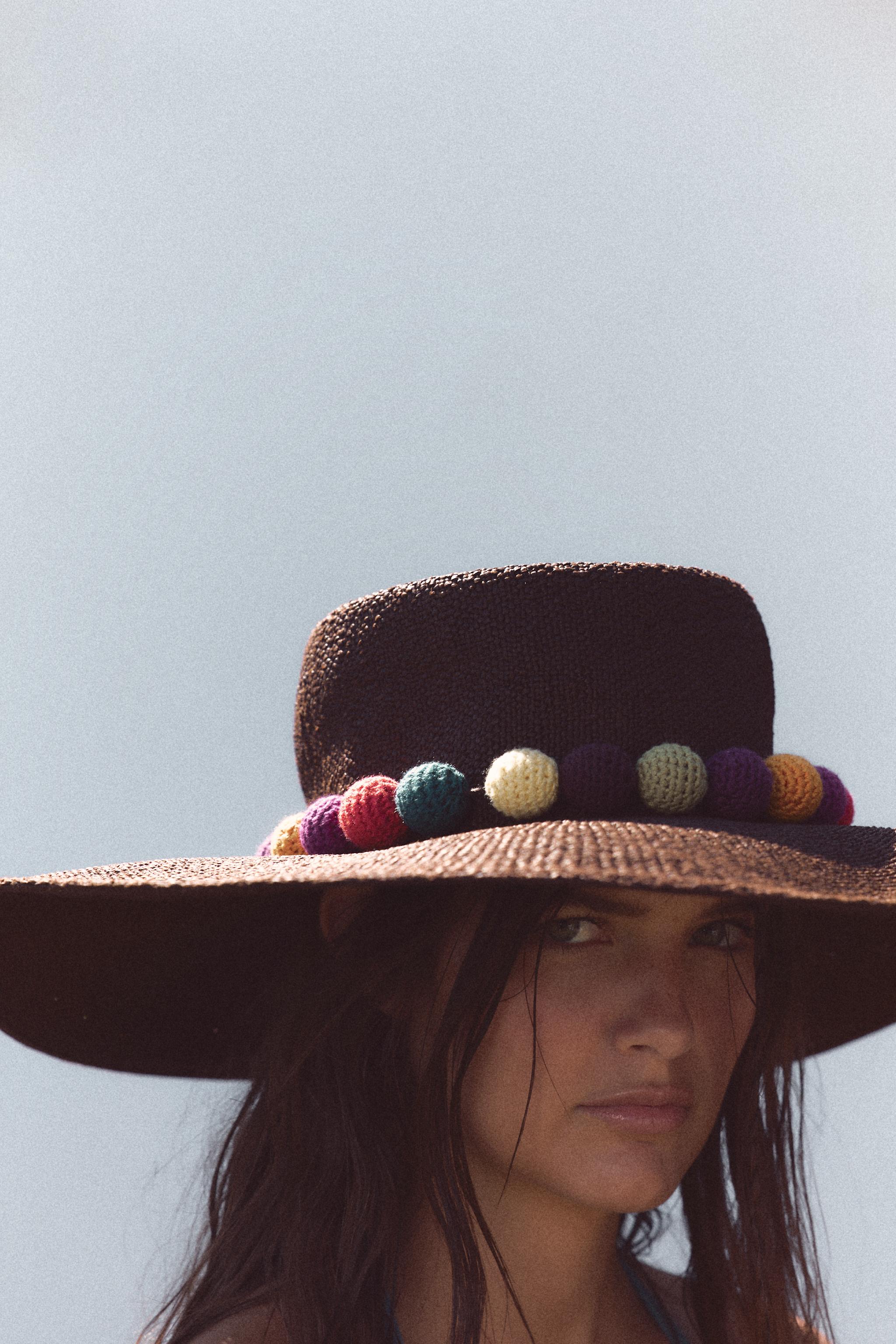 Женские головные уборы Zara CROCHET BALL HAT