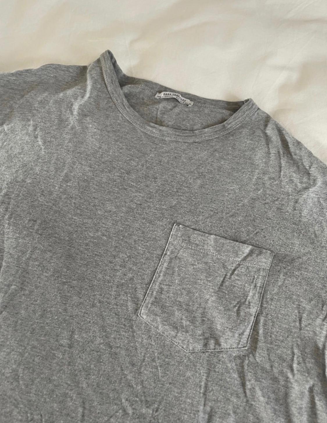 CAMISETA OVERSIZE DE MANGA CORTA GRIS CON BOLSILLO - Image 2