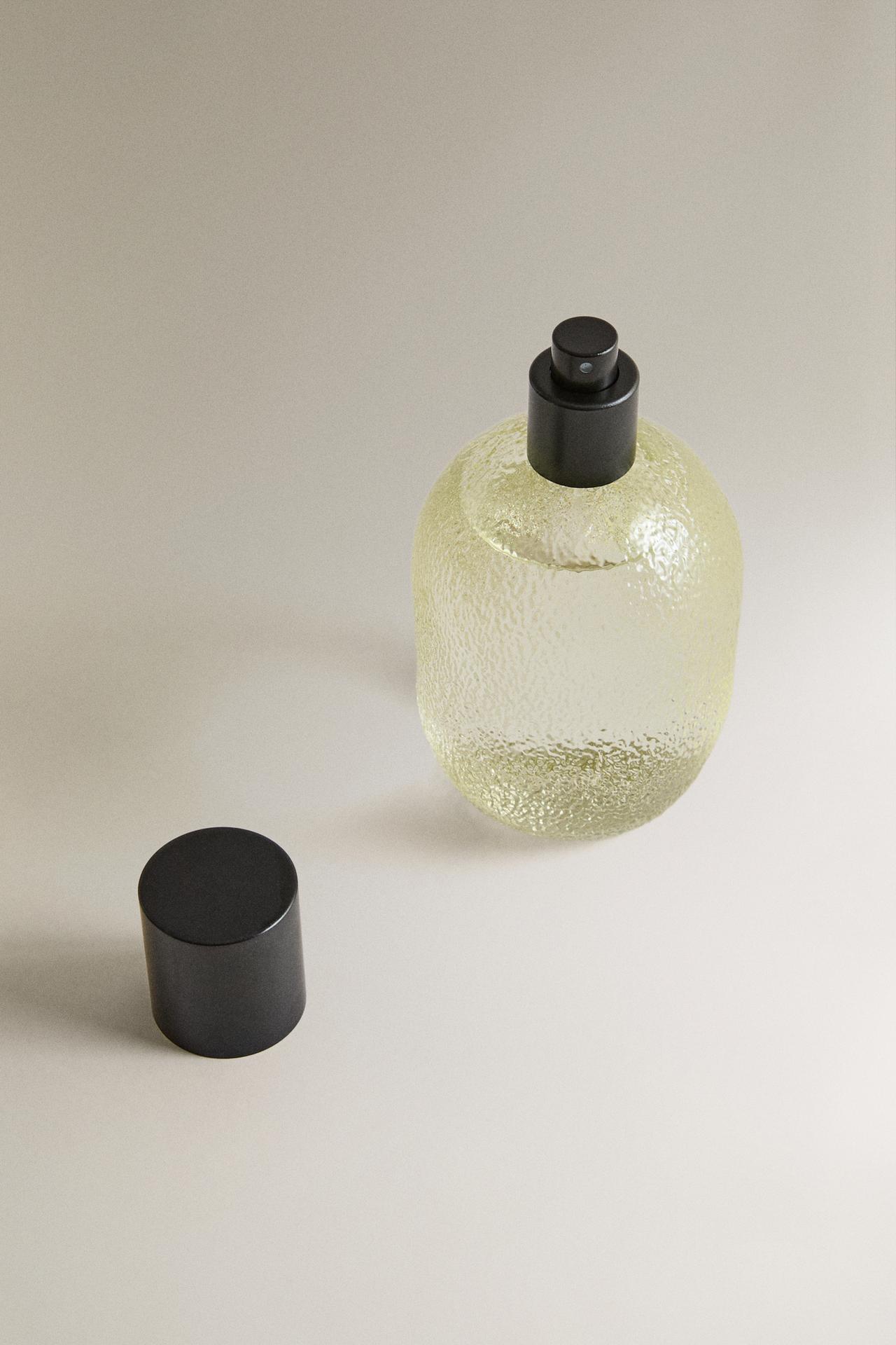 (190 ML) VETIVER MELON FABRIC FRESHENER — Dark bottle green