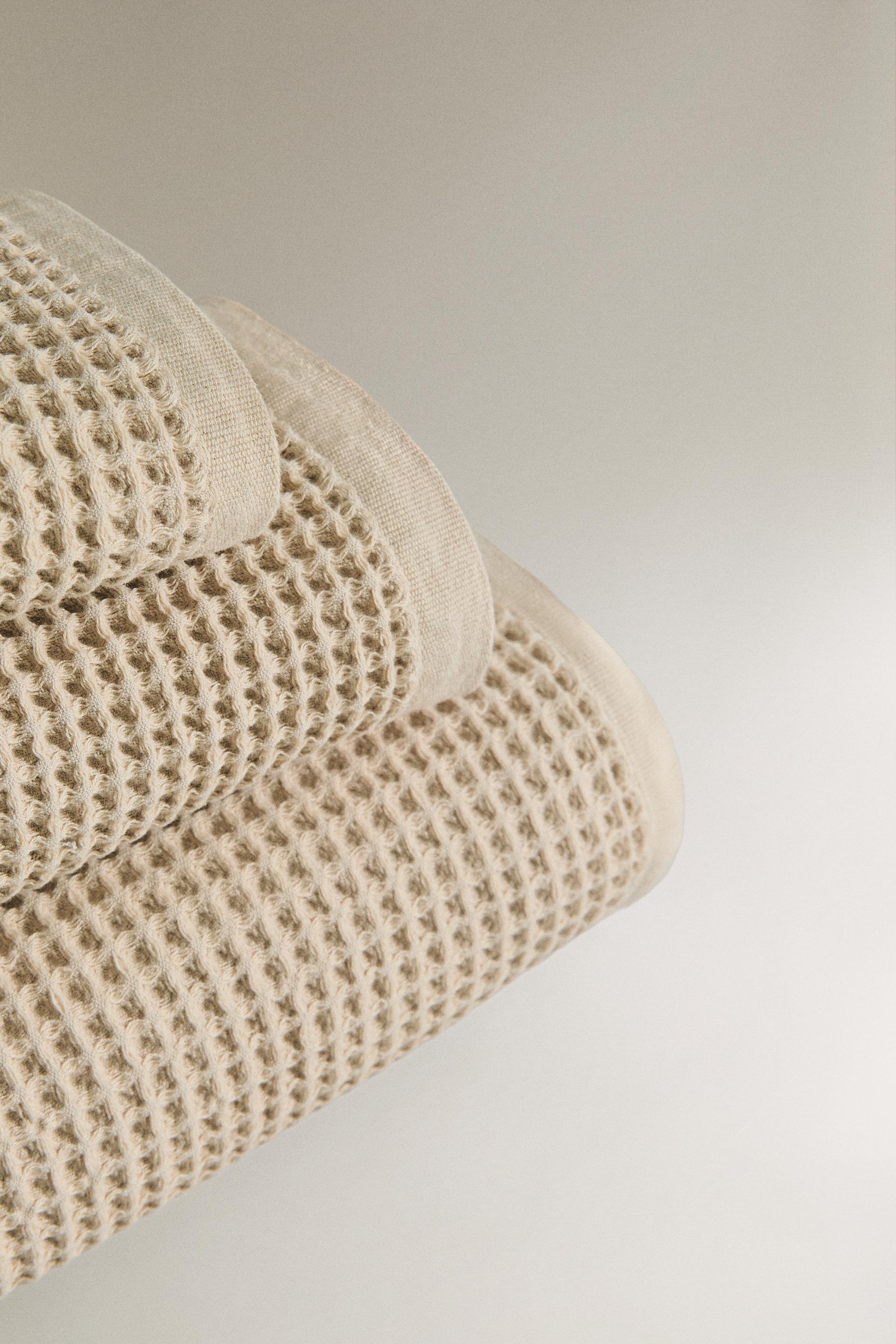 WAFFLE COTTON BATH TOWEL — Sand