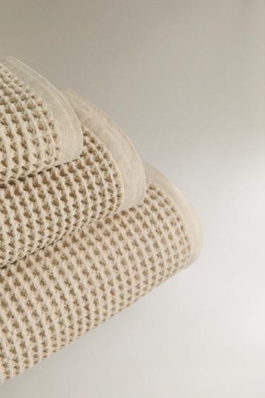 WAFFLE-KNIT COTTON BATH TOWEL - Sand by Zara - Image 1
