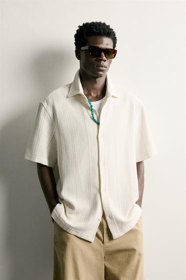 CAMISA REGULAR FIT ESTRUCTURA - Crudo de Zara