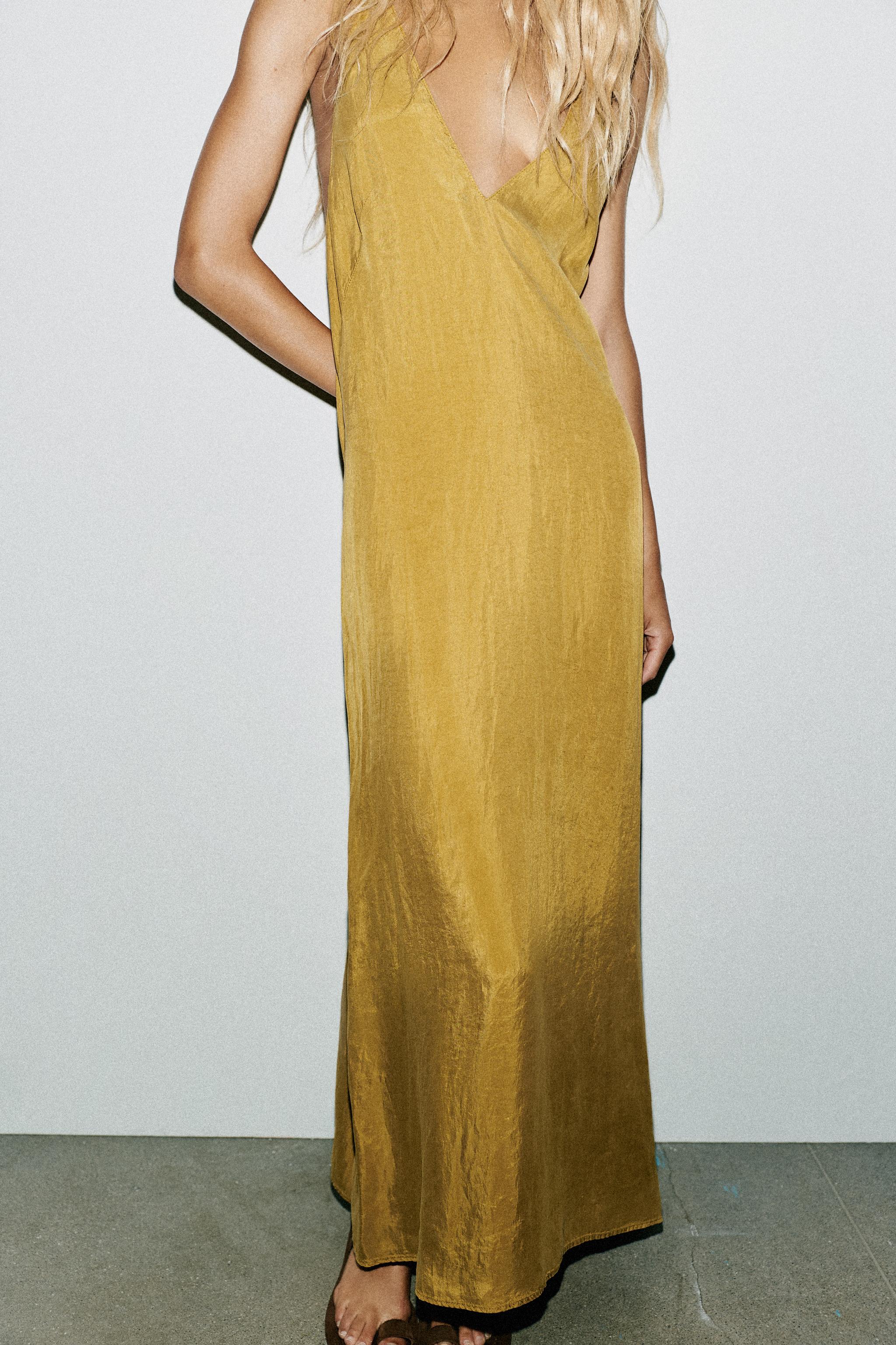FLOWY MIDI DRESS
