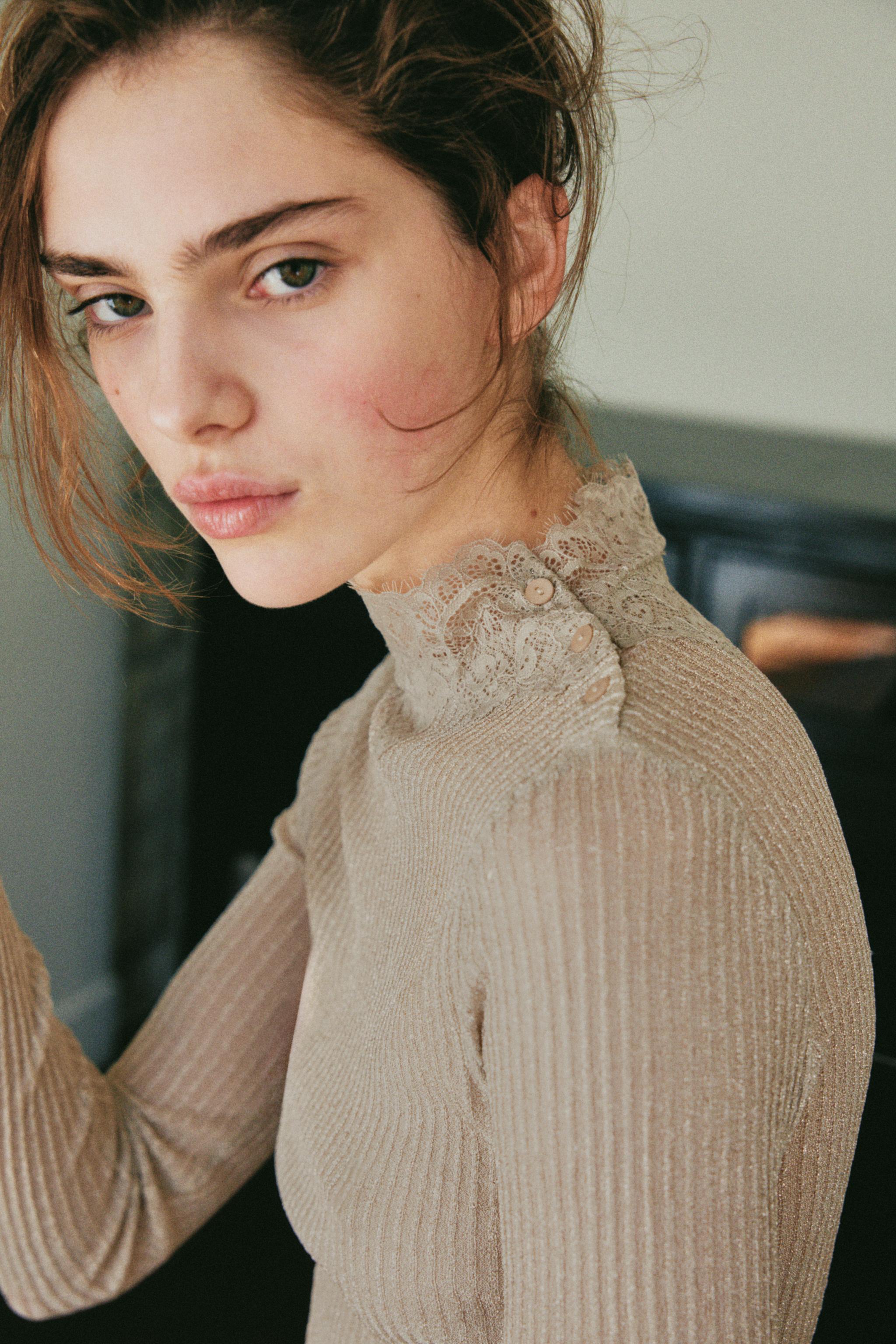 TOP EN MAILLE DENTELLE FIL MÉTALLISÉ