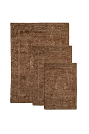 VINTAGE-EFFECT RUG - Brown by Zara