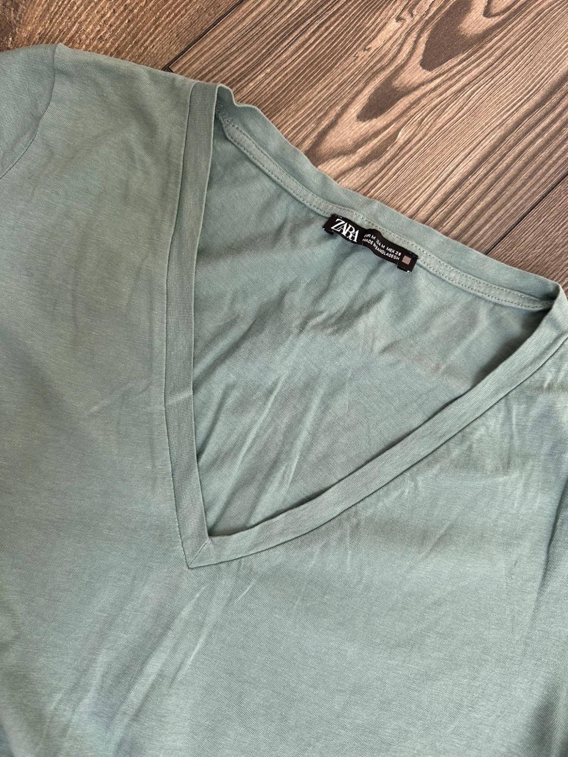 V-NECK BASIC T-SHIRT - Image 3
