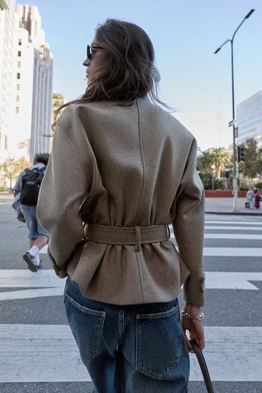 ABRIGO CURTO CON LA CINTO - Visón escuro de Zara
