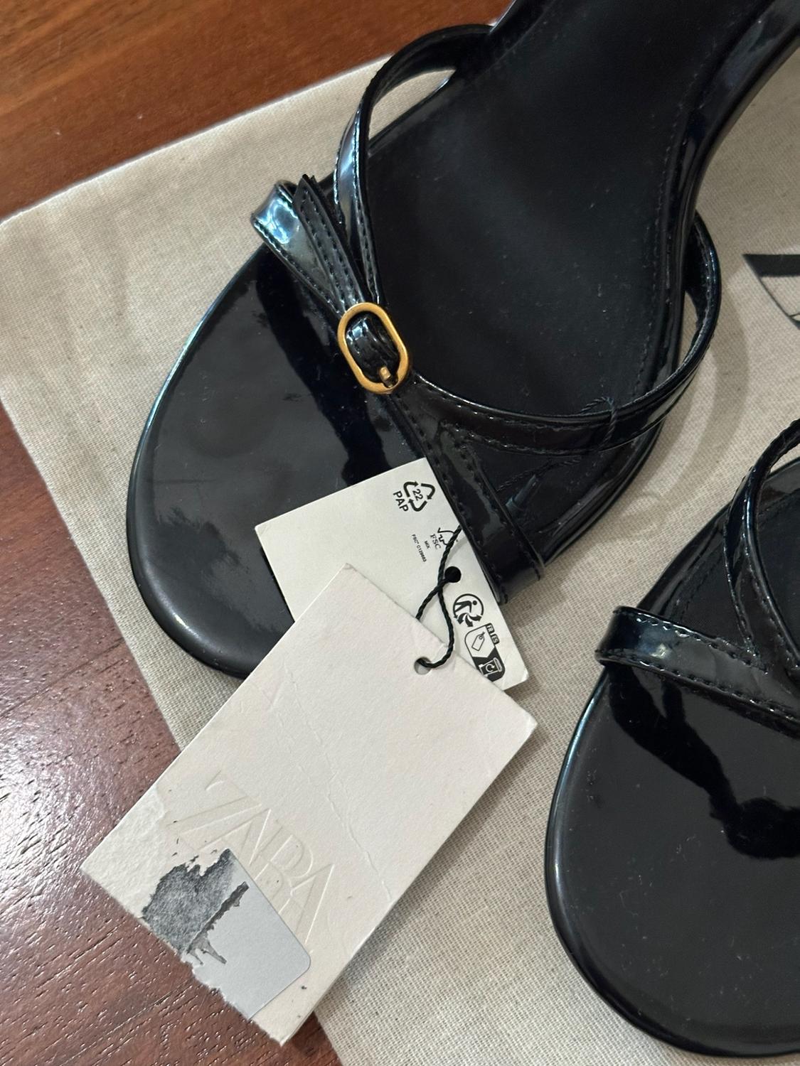 HIGH-HEEL BUCKLE SANDALS - Image 3