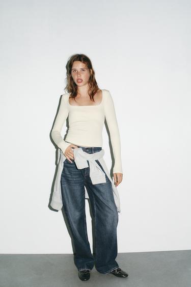 T-SHIRT CÔTELÉ DÉCOLLETÉ CARRÉ - Écru de Zara - Image 4