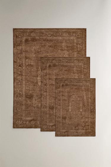 VINTAGE-EFFECT RUG - Brown by Zara