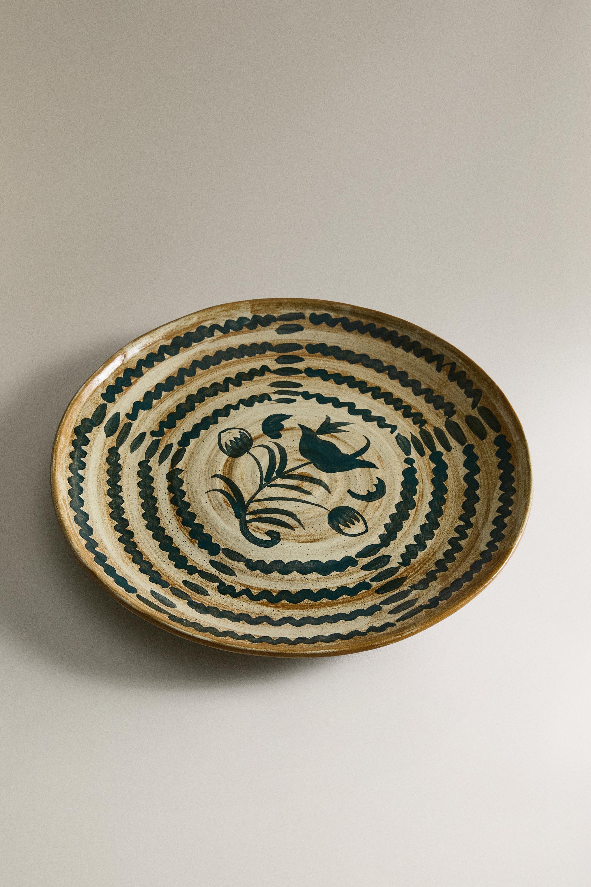 ROUND STONEWARE FLORAL SERVING DISH