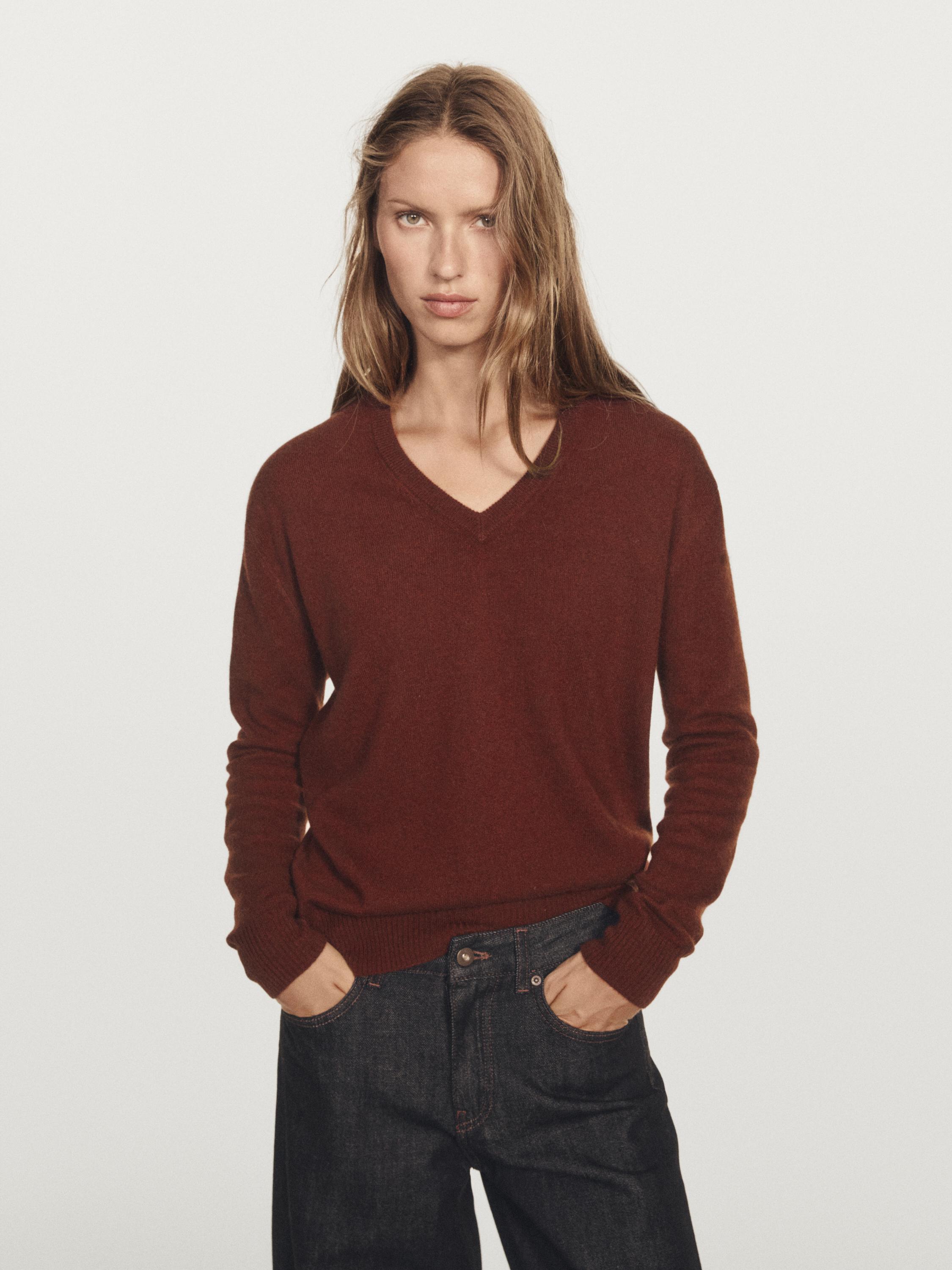 Cashmere V-neck knit sweater