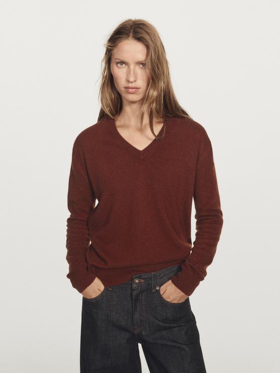 Cashmere V-neck knit sweater