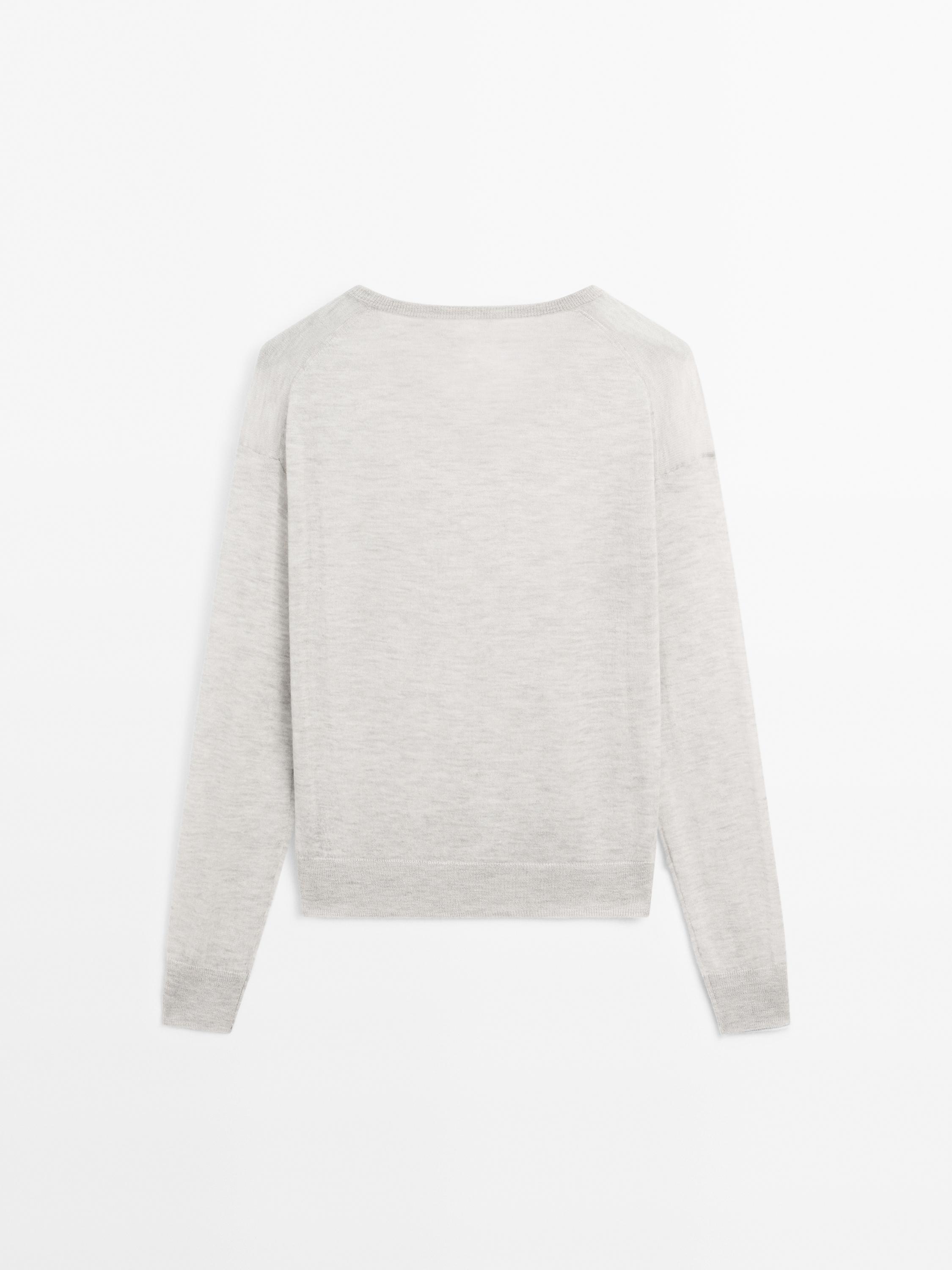 100% cashmere fine knit sweater