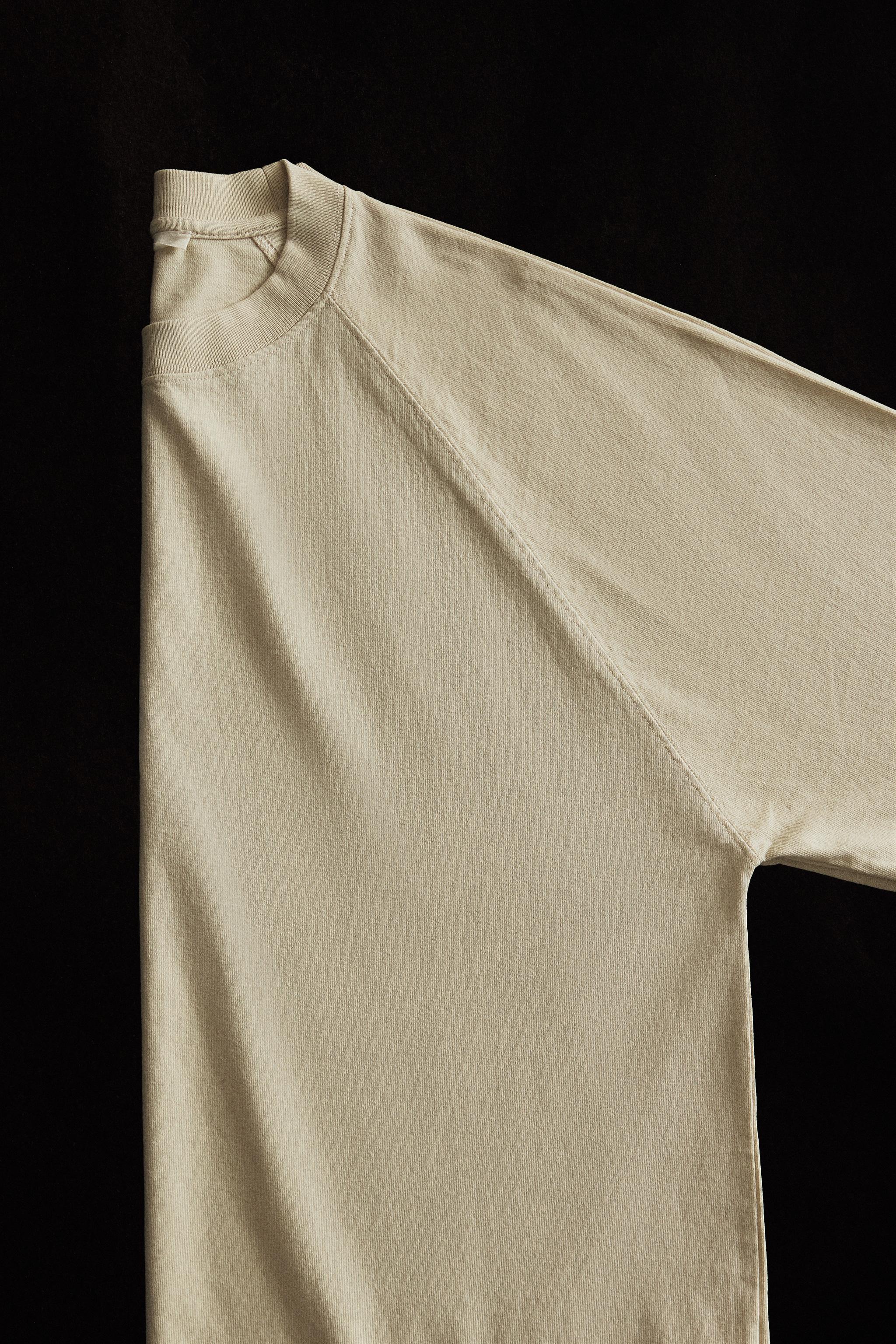 RAGLAN SLEEVE T-SHIRT