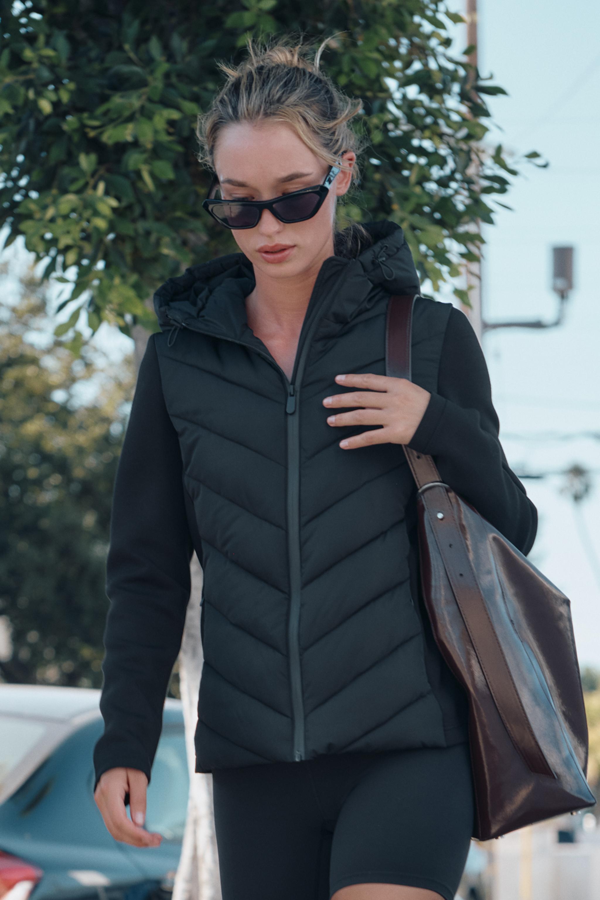 HOODED CONTRAST PUFFER JACKET — Black