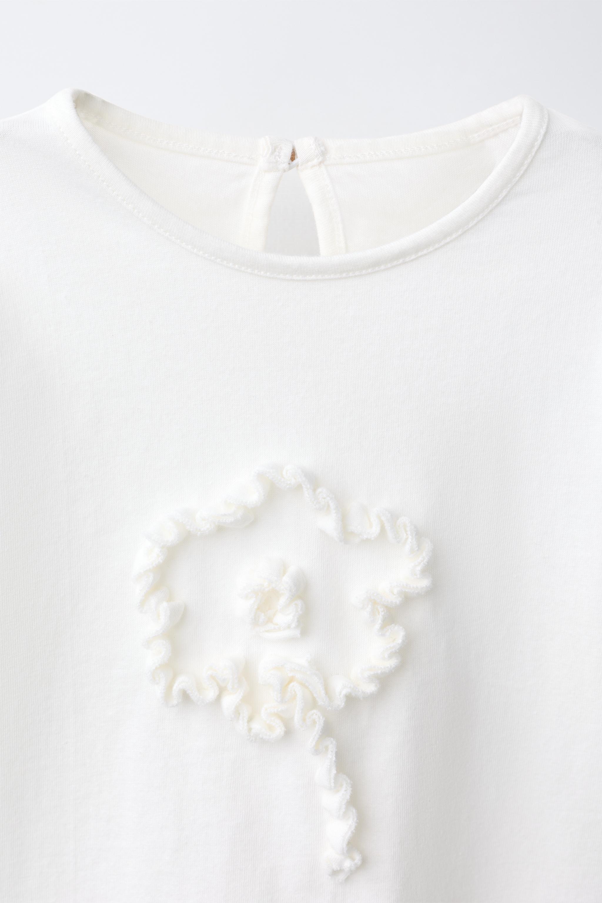 FLORAL APPLIQUÉ T-SHIRT