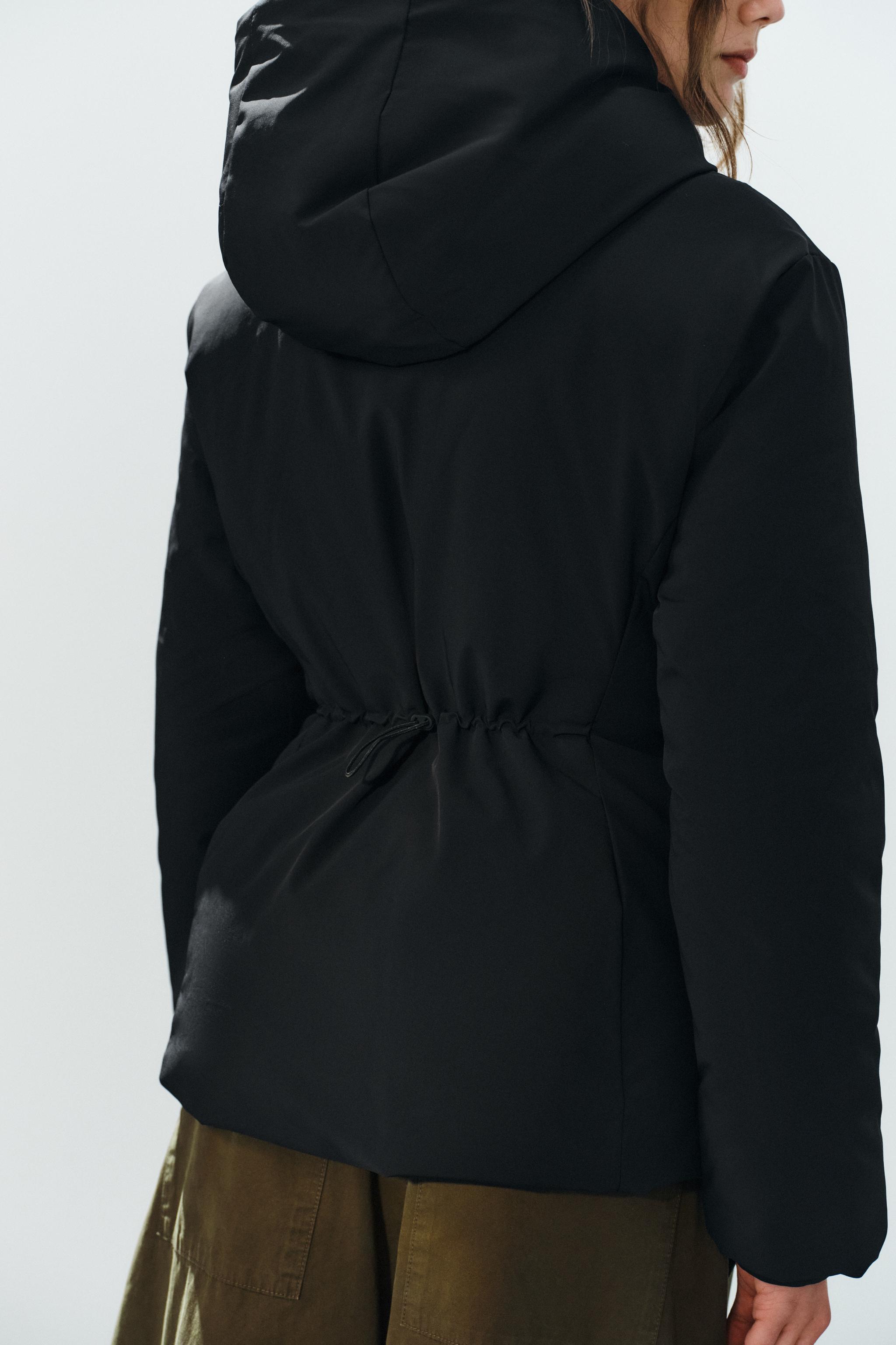 ANORAK COURT MATELASSÉ À CAPUCHE