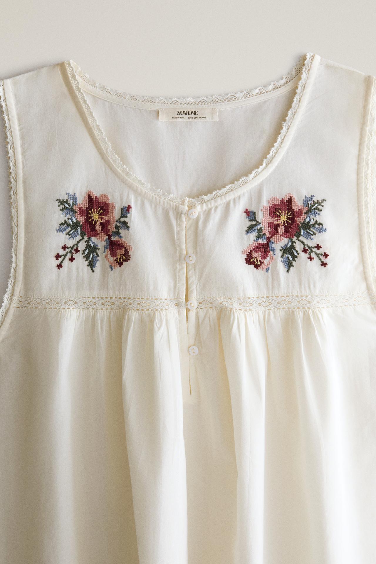 FLORAL EMBROIDERED NIGHTGOWN — Oyster-white