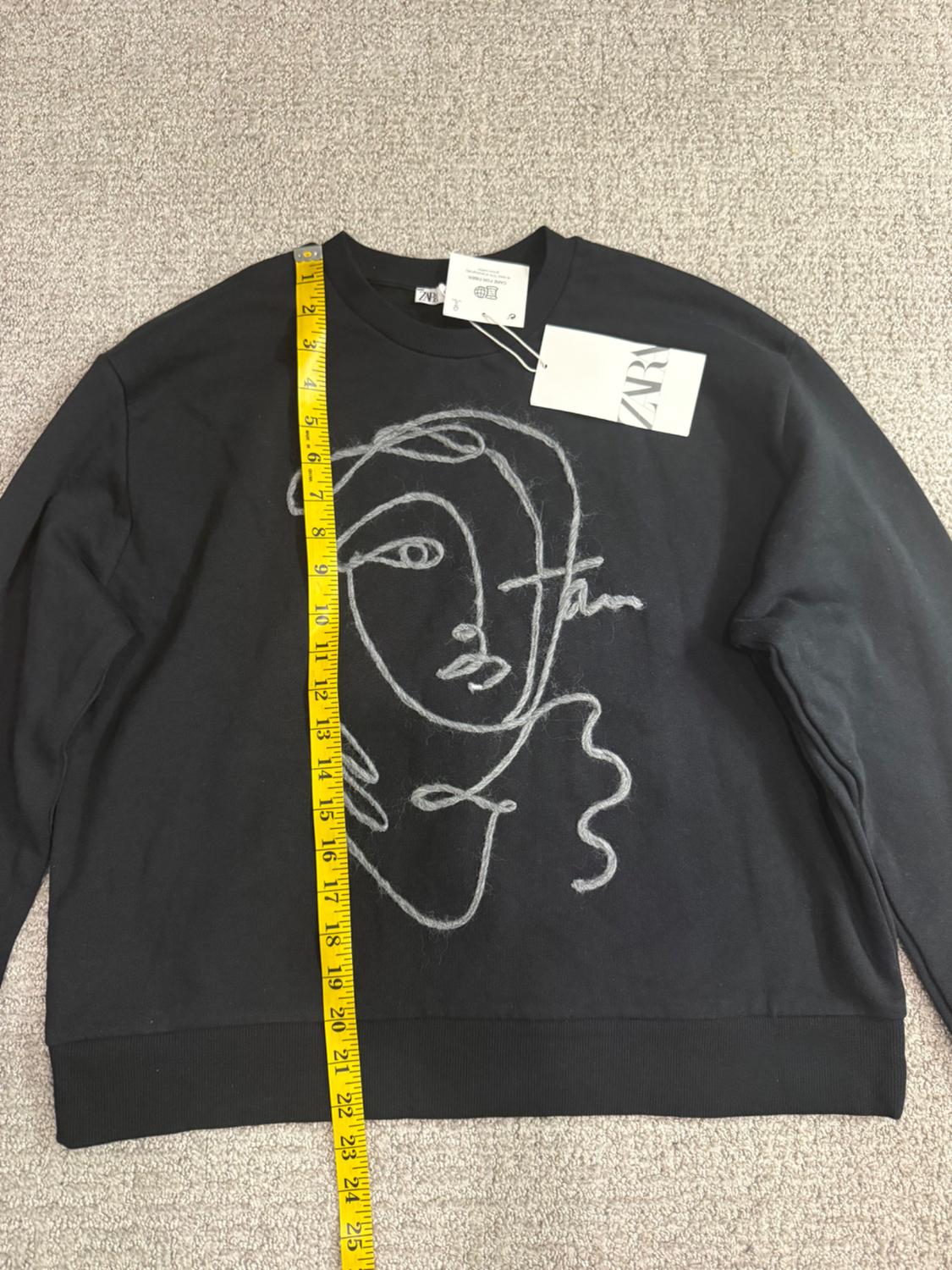 SWEATSHIRT WITH GIRL PRINT - Image 4