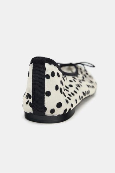BALLERINES EN RÉSILLE AVEC NŒUD - Multicolore de Zara - Image 4