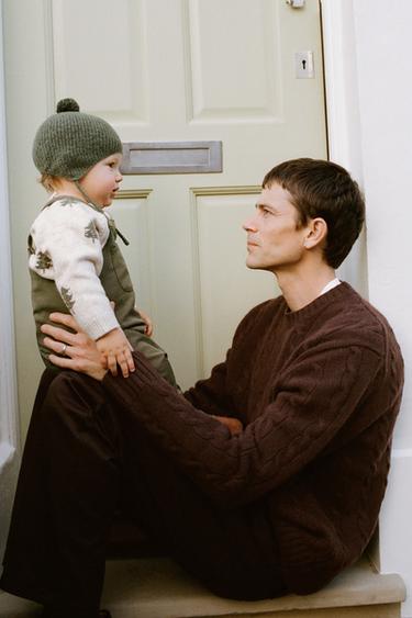 Zara KNIT HAT WITH POMPOM - Green marl