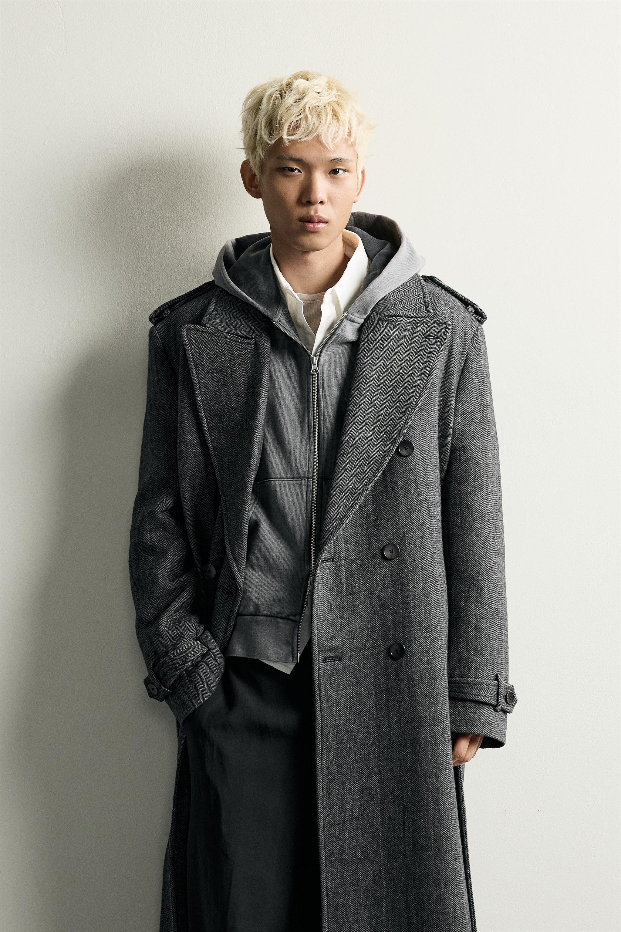 MANTEAU À BOUTONNAGE CROISÉ AVEC LAINE ET CEINTURE