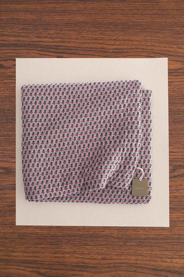 ZARA TIMELESS - MANTA BAMBULA FLORES - Rosado escuro de Zara - Imaxe 0