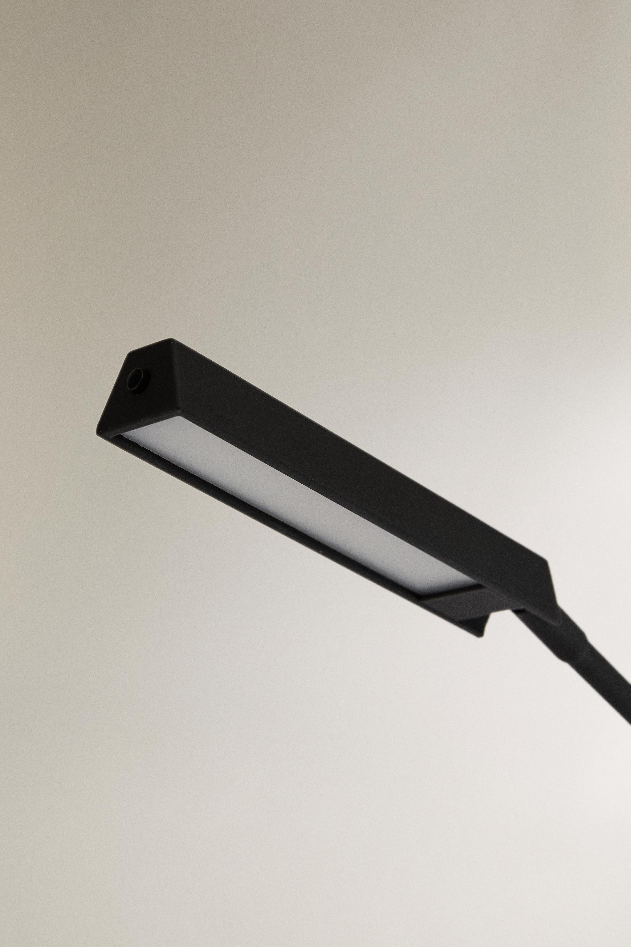 Zara LED METAL MASA LAMBASI görsel 3