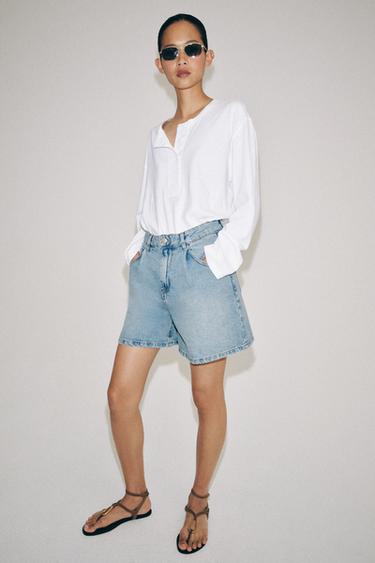 SHORTS DENIM بخصر عالٍ من تشكيلة ZW - أزرق فاتح الخاص بـ Zara