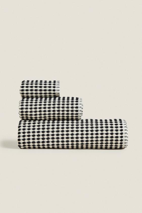 TEXTURED COTTON BATH TOWEL - Black | ZARA United States