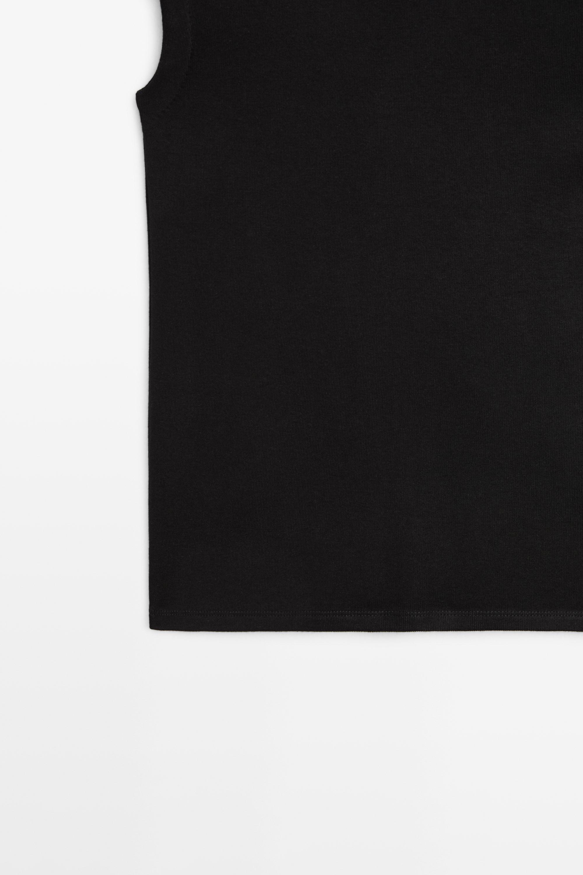 Drop sleeve T-shirt with button details