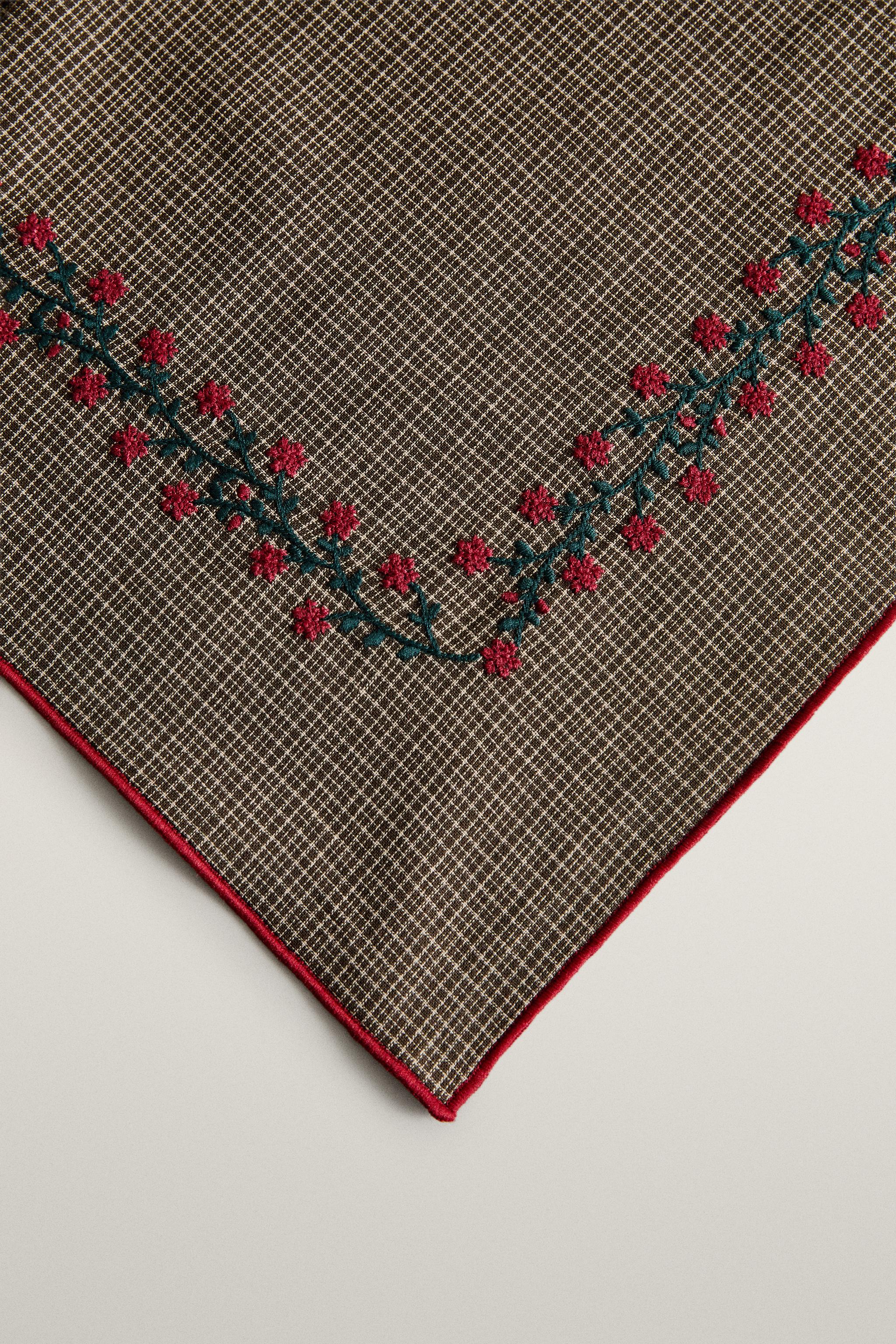 EMBROIDERED COTTON CHRISTMAS TABLECLOTH