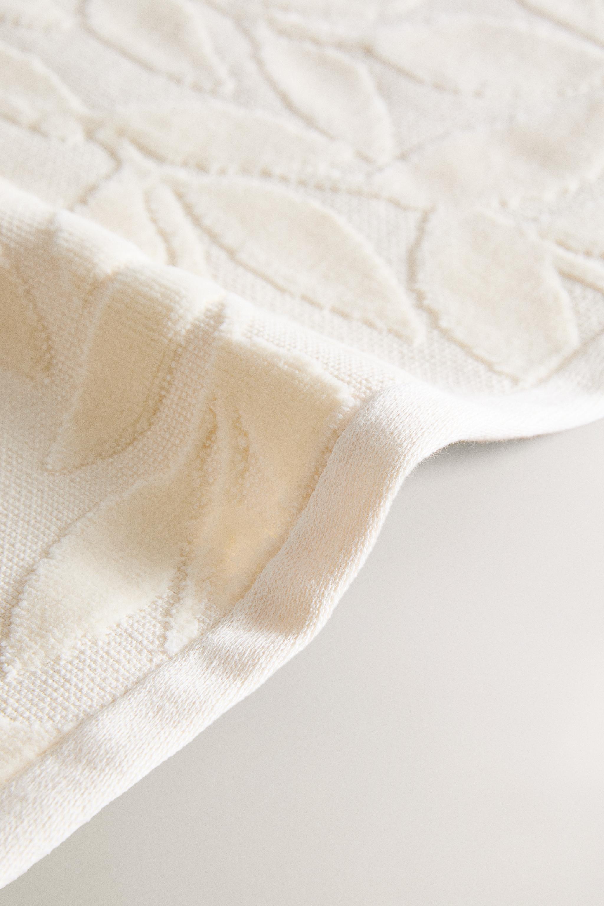 SERVIETTE DE BAIN JACQUARD VELOURS