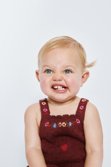 أفرول محاك بتطريزات SISSEL EDELBO X ZARA KIDS - بني الخاص بـ Zara