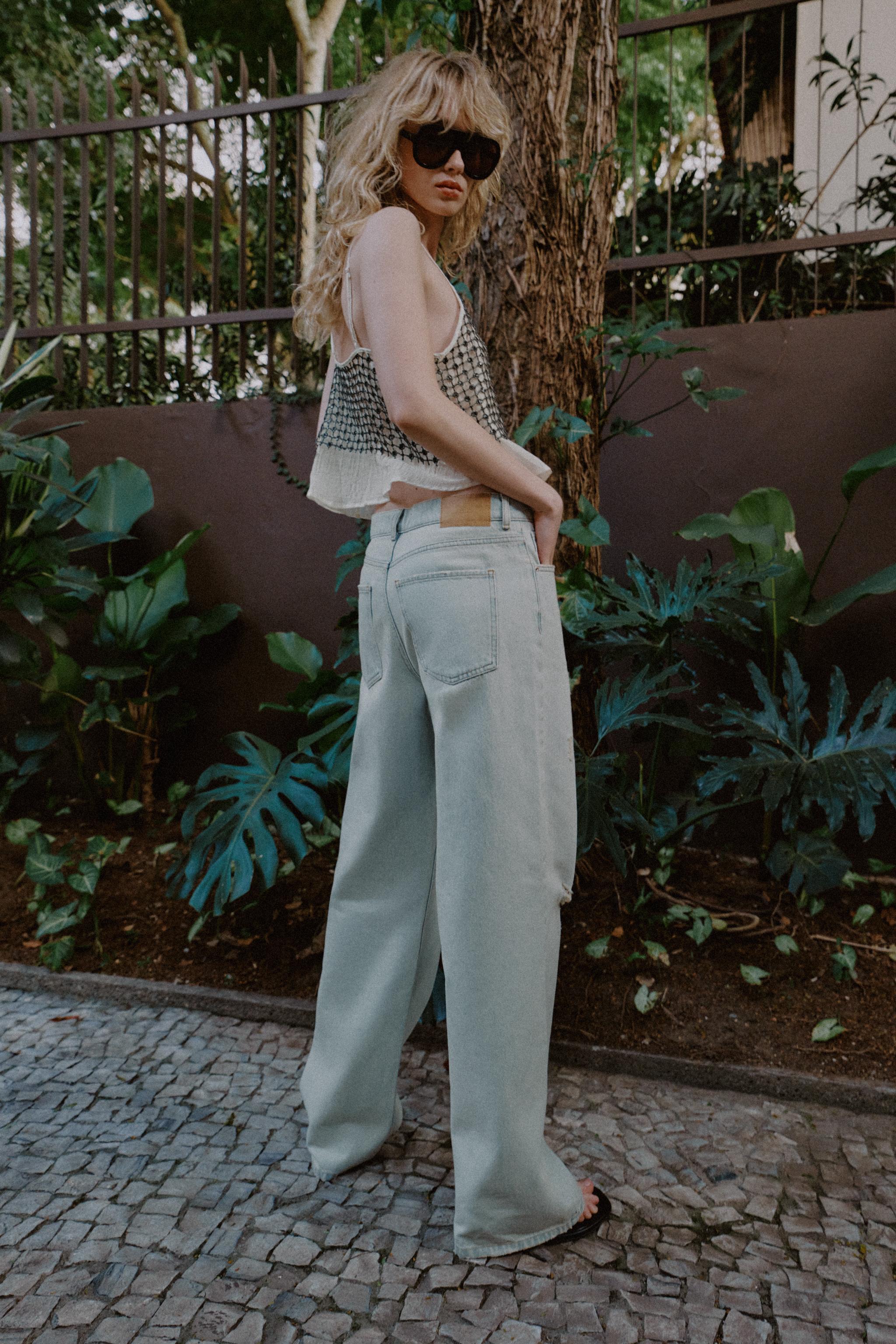 Z1975 MID-RISE RIPPED STRAIGHT JEANS