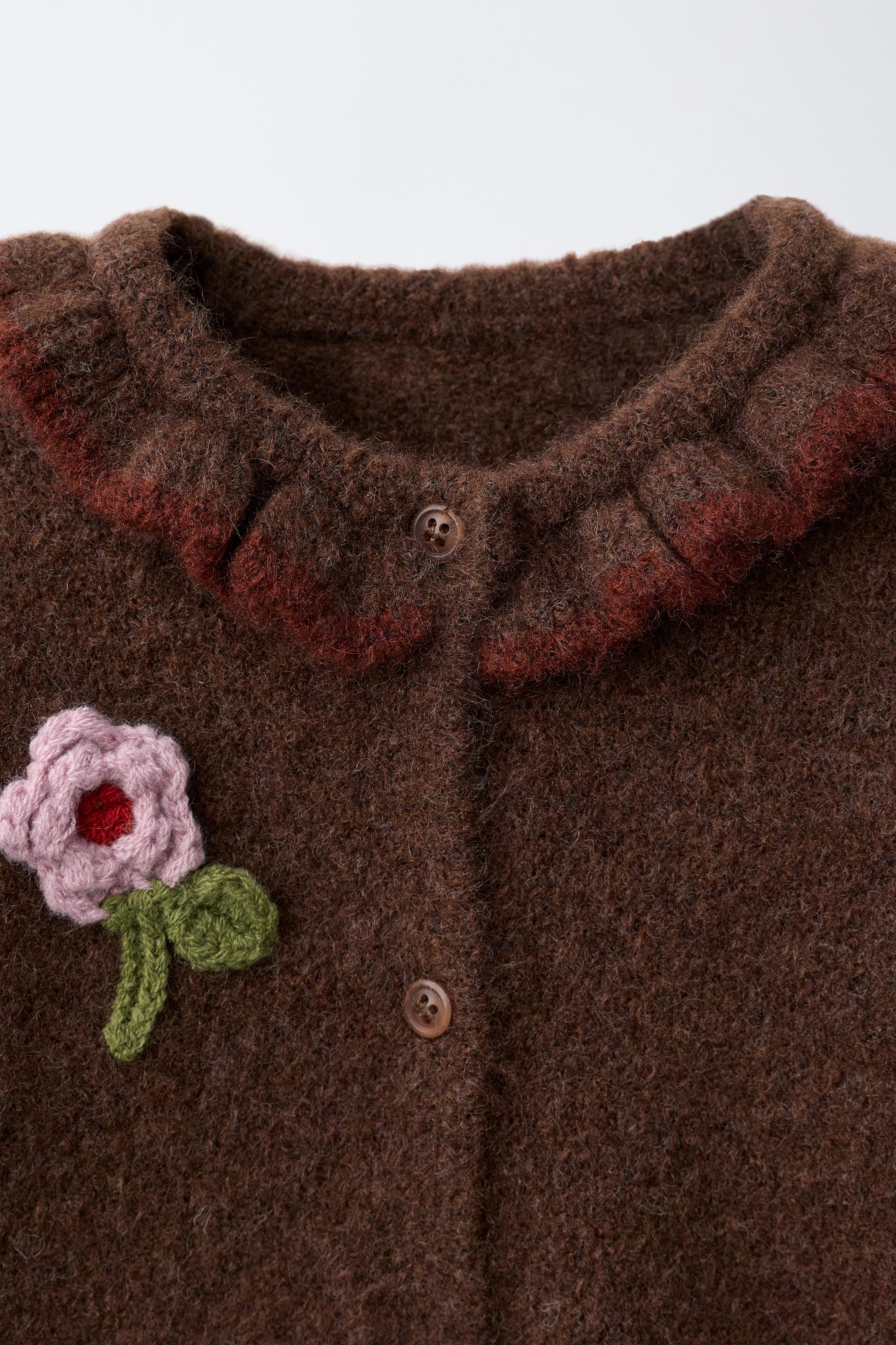 GILET EN MAILLE À FLEURS