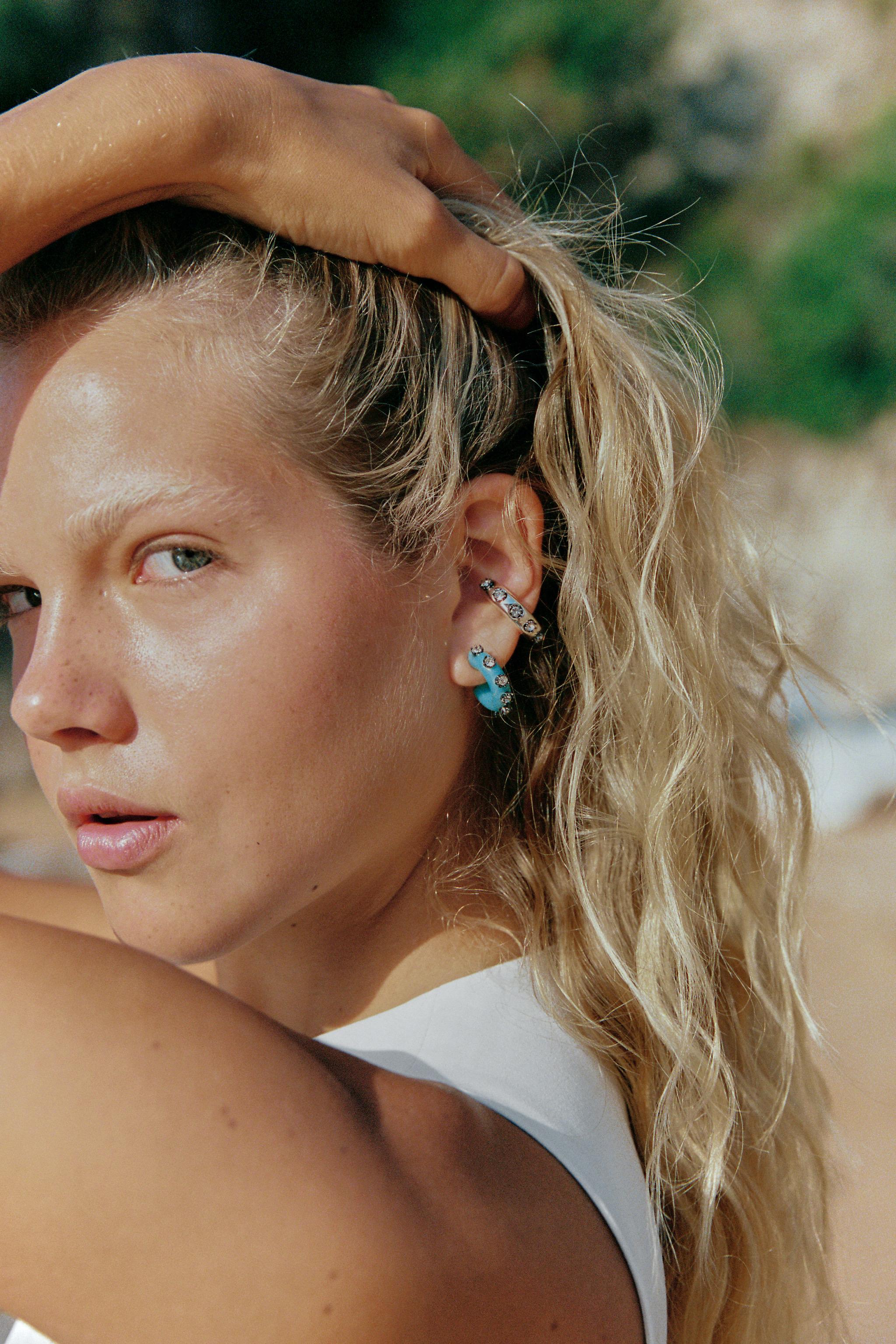 Женские аксессуары Zara PACK OF SPARKLY HOOP AND EAR CUFF EARRINGS