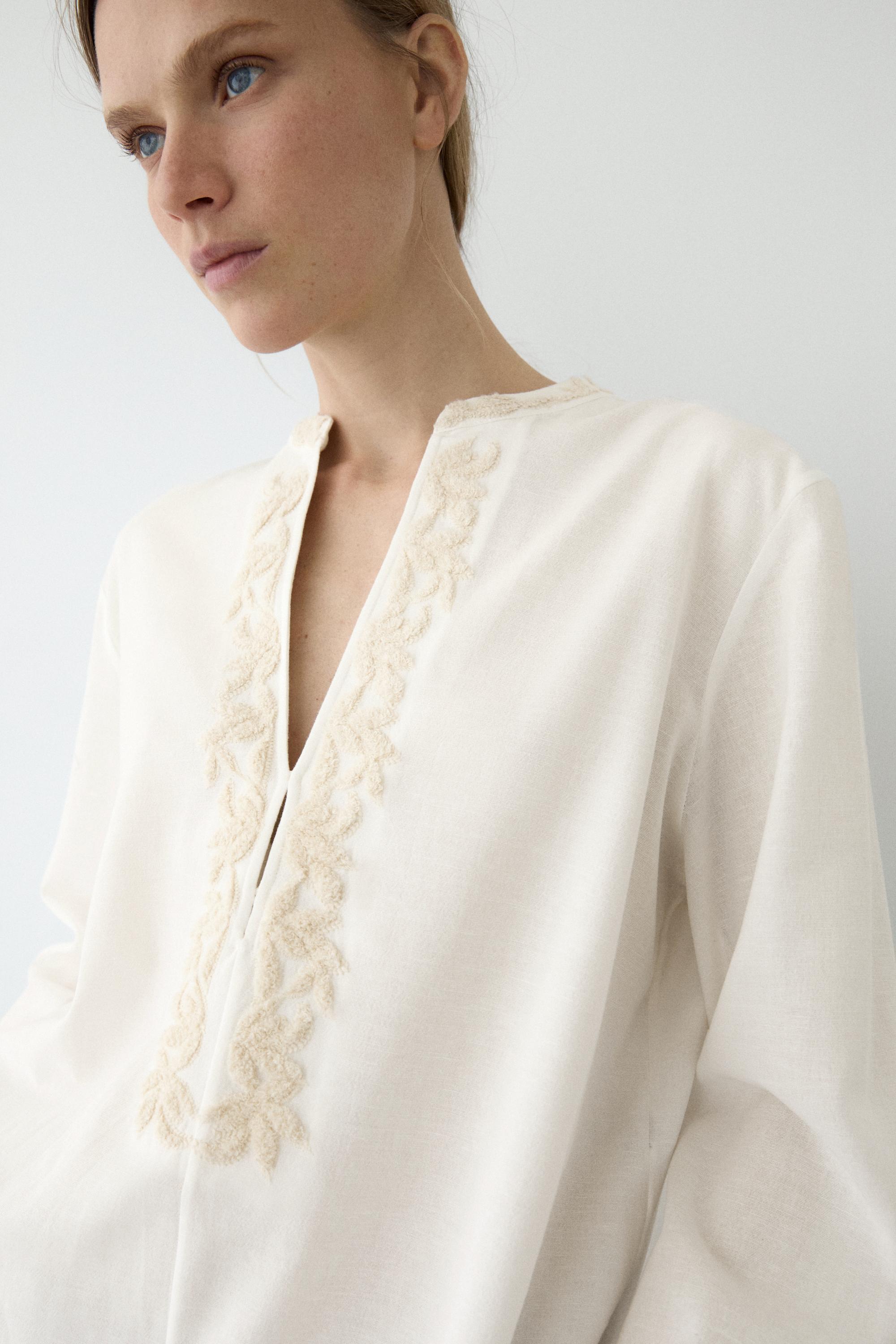 Flowing oversize blouse with stand collar and embroidery