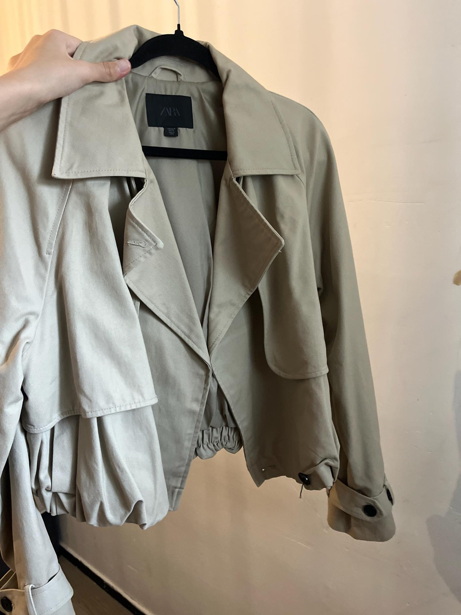 SHORT TRENCH COAT WITH BALLOON EFFECT SECOND HAND | Zara Preowned