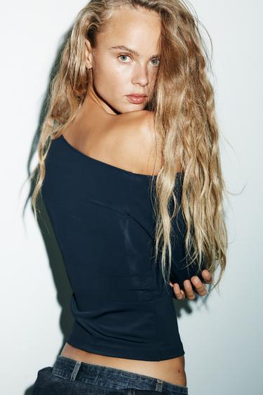 تيشرت بولي أميد غير متناسق - بحري الخاص بـ Zara