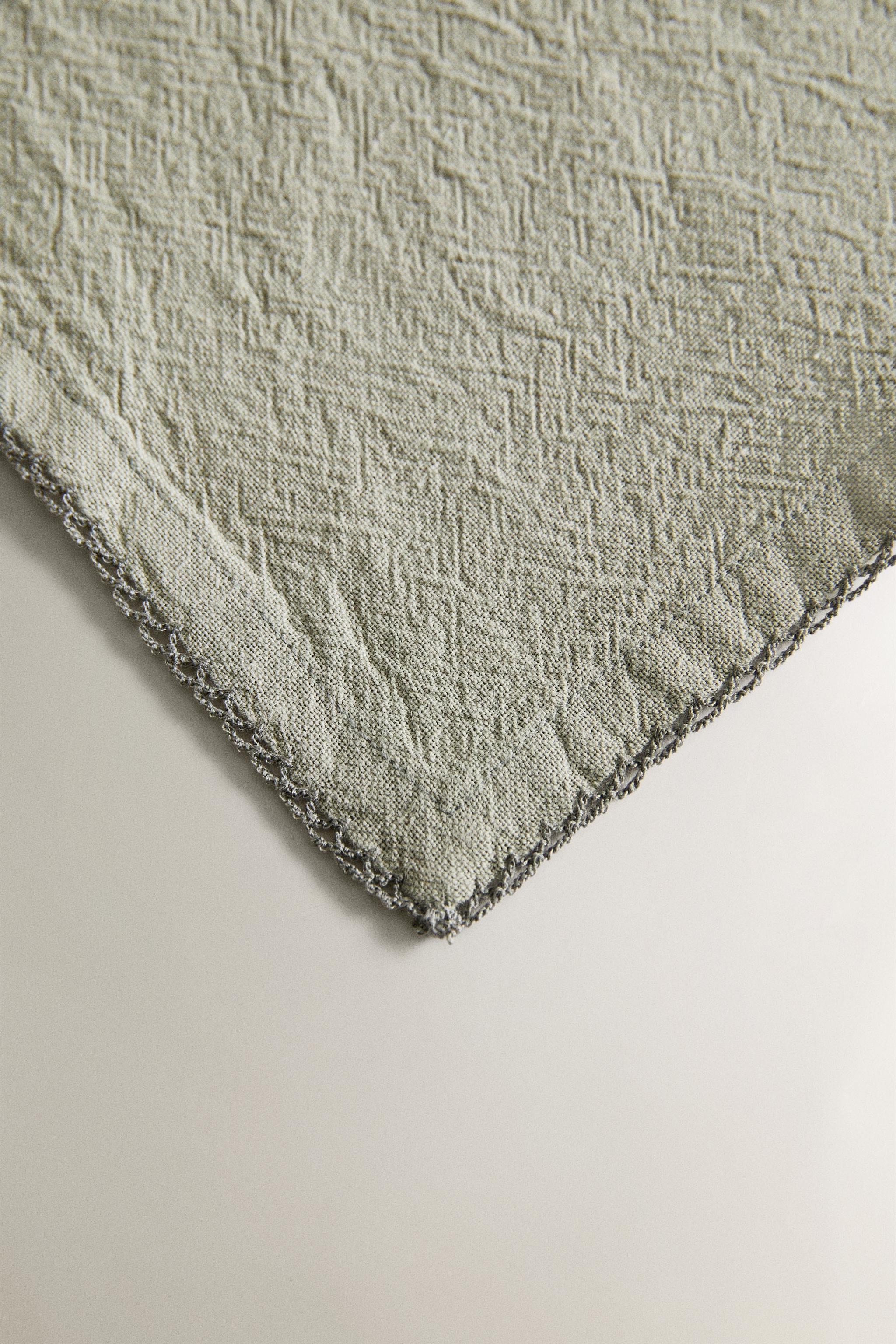 PLAIN DYED THREAD TABLECLOTH