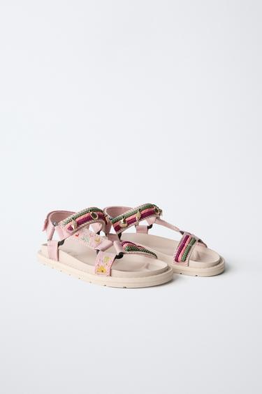 LÄSSIGE SANDALE MIT DETAILS - Rosa von Zara