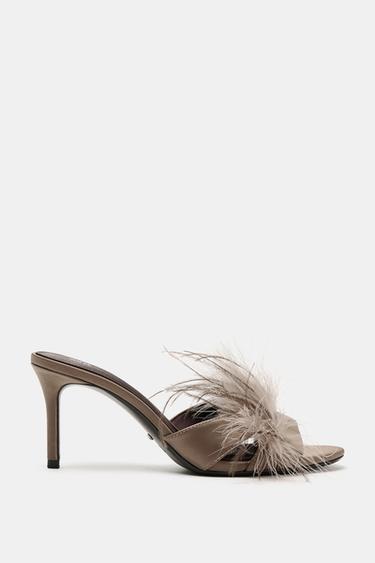 صندل بكعب وتفاصيل ريش - رمادي بني الخاص بـ Zara - صورة 0