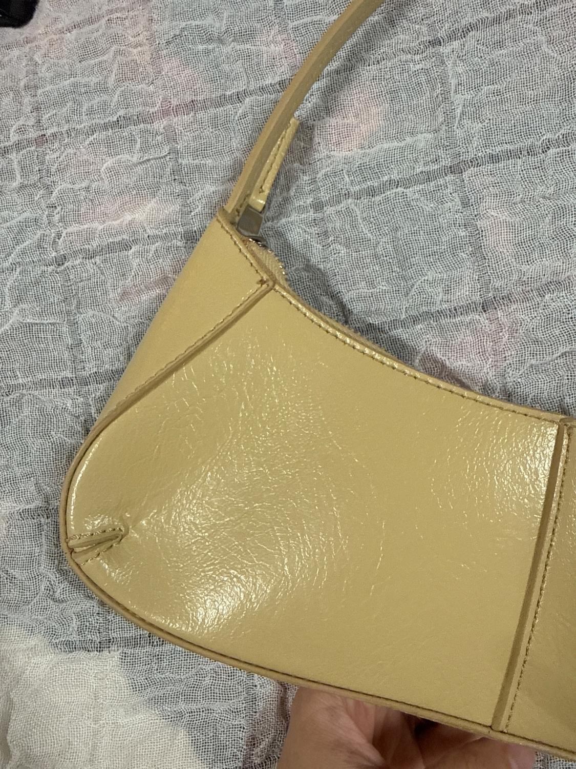 ELONGATED SHOULDER BAG - Image 3