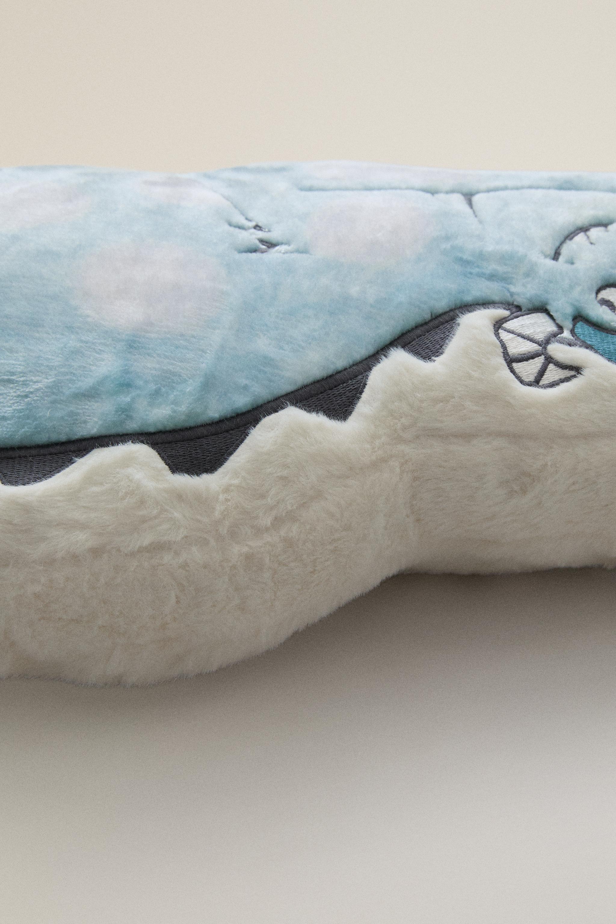 KIDS’ SULLEY MONSTERS, INC. ©DISNEY/PIXAR CUSHION
