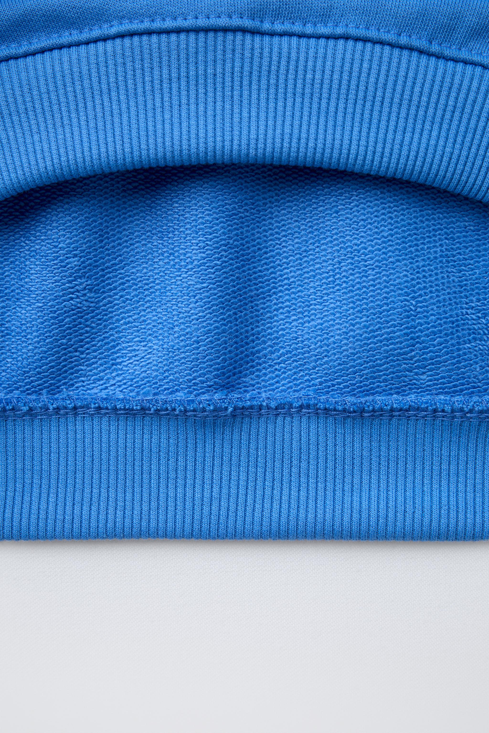 SWEAT À INSCRIPTION BRODÉE