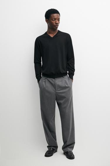 Cotton blend V-neck knit sweater — Black 1